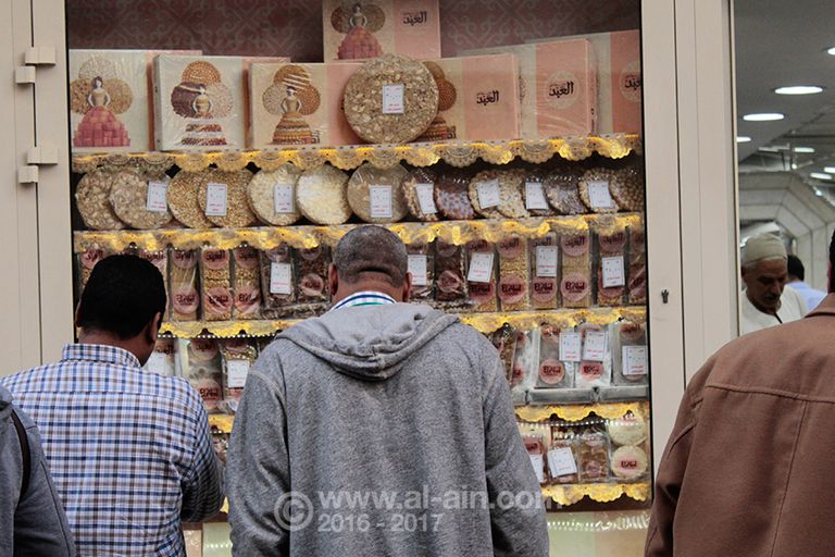 حلوى المولد تنتظر فرحة البيع