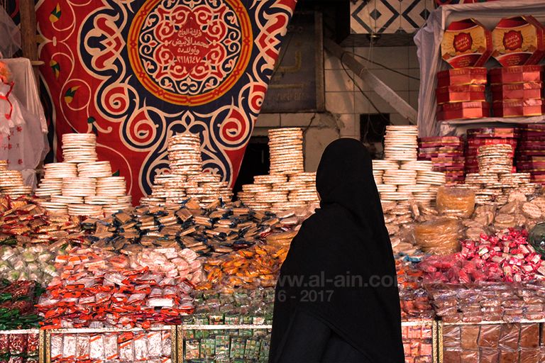 حلوى المولد تنتظر فرحة البيع