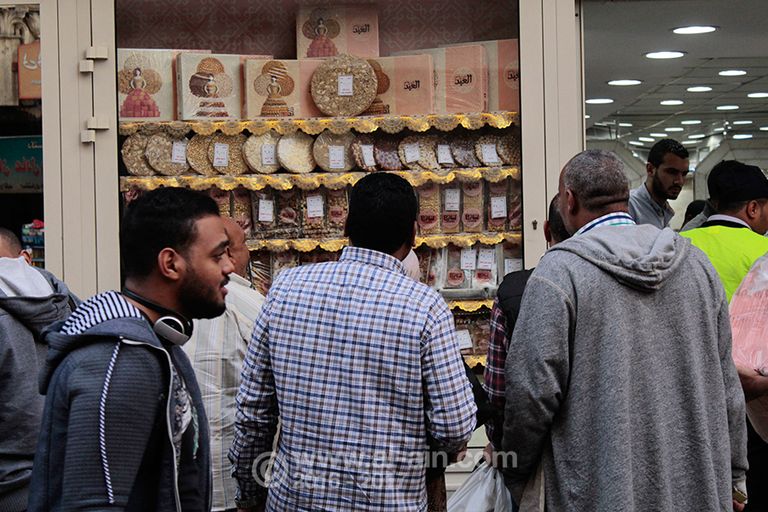 حلوى المولد تنتظر فرحة البيع
