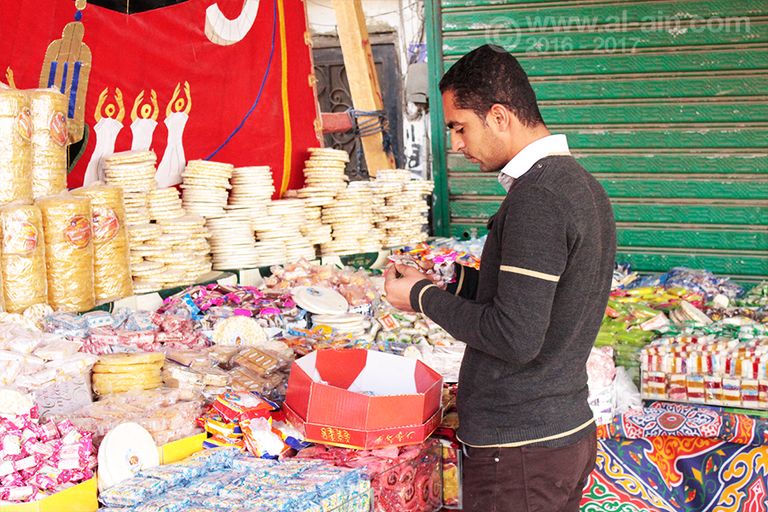 حلوى المولد تنتظر فرحة البيع