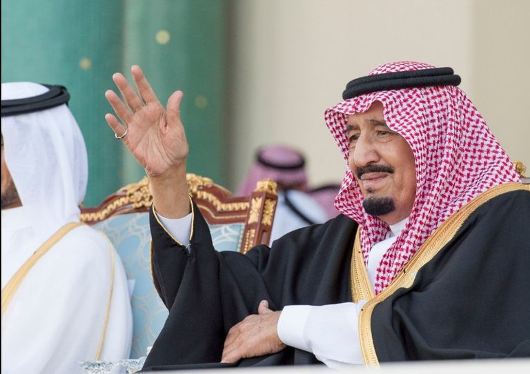 الملك سلمان بن عبد العزيز مع  أمير قطر الشيخ تميم بن حمد