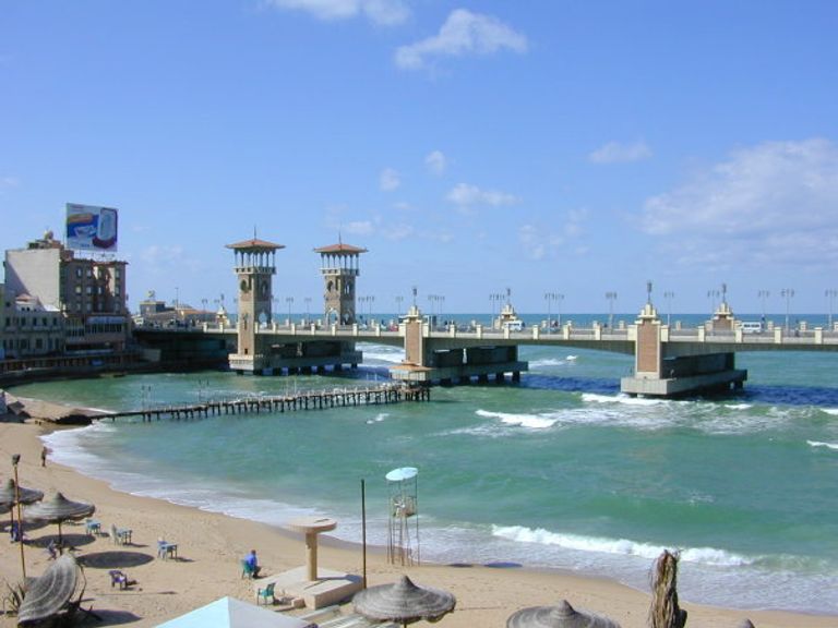 أقفال الغرام تخلد حب المحبين