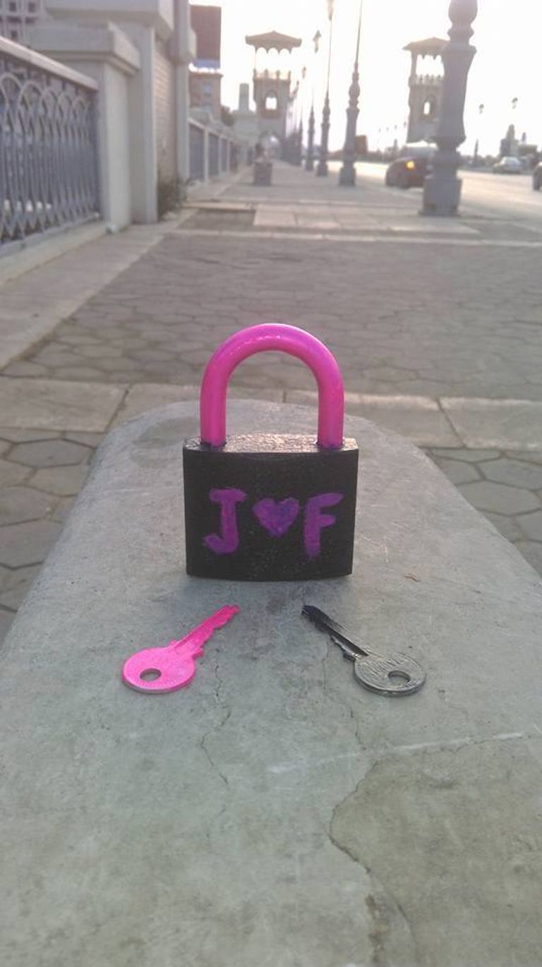 أقفال الغرام تخلد حب المحبين