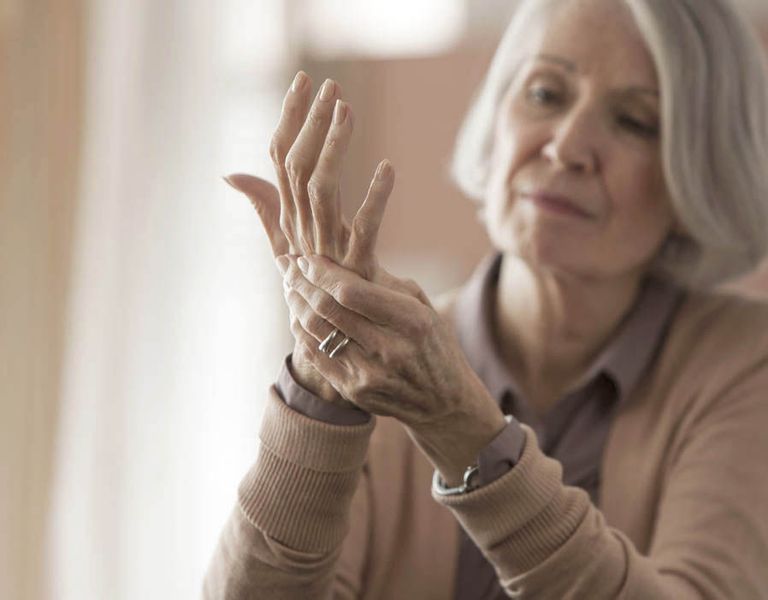 النعجة دوللي تعالج الشلل الرعاش