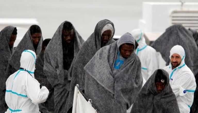 مهاجرون بعد إنقاذهم من البحر المتوسط