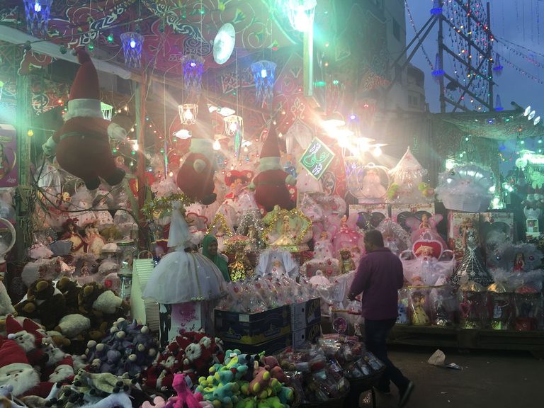 بابا نويل بجوار حلوى المولد