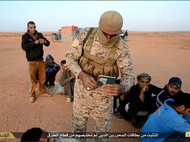 جانب من عملية إعدام داعش للمصريين