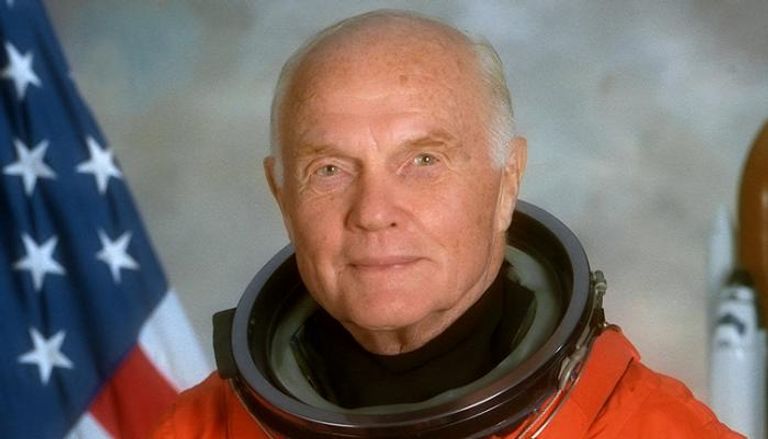 جلين أطول رائد فضاء في العالم عمرا