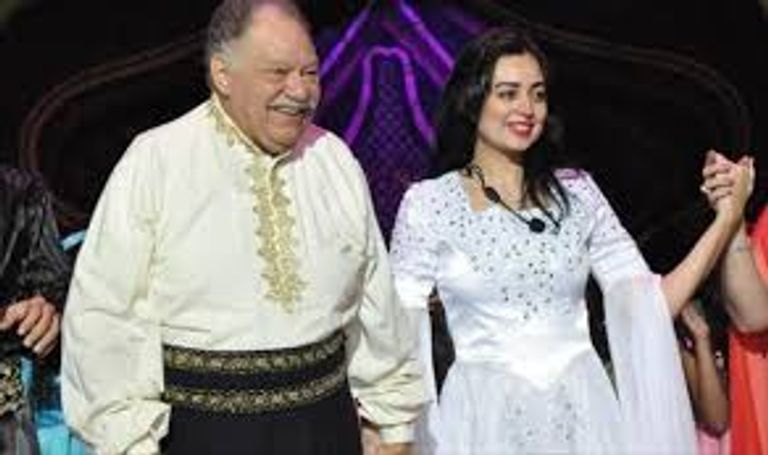 - مشاهد من العرض المسرحي 