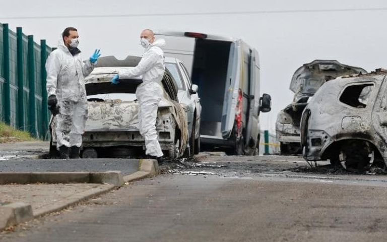 الشرطة في مكان الحادث بعد هروب العصابة
