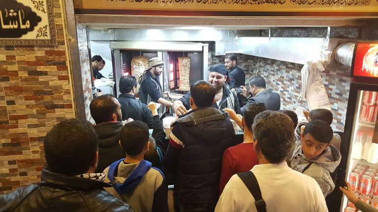 السوري قاطرجي داخل مطعمه في غزة