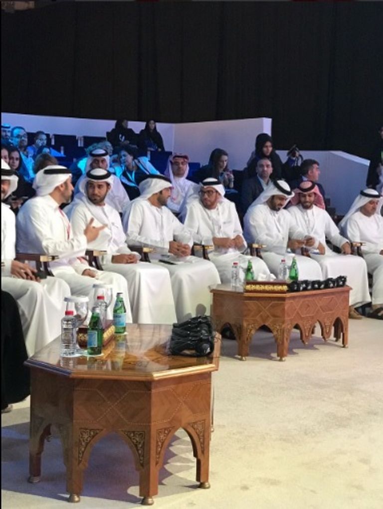 غرفة دردشة في قمة رواد مواقع التواصل العرب