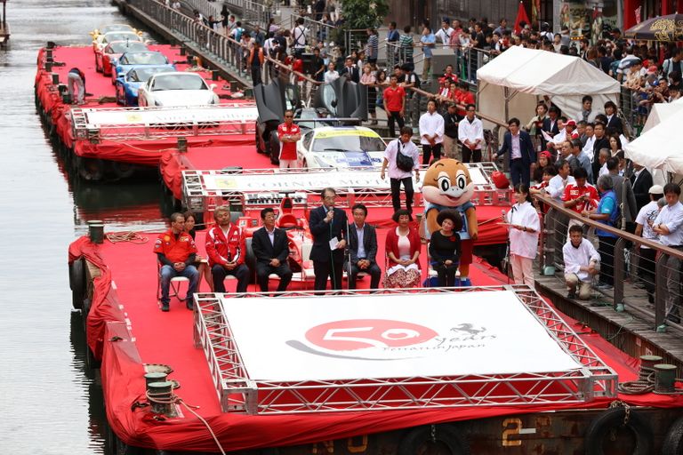 جانب من إحتفال شركة فيراري في اليابان - موقع فيراري سيارة فيراري الجديدة J50 المخصصة لليابان