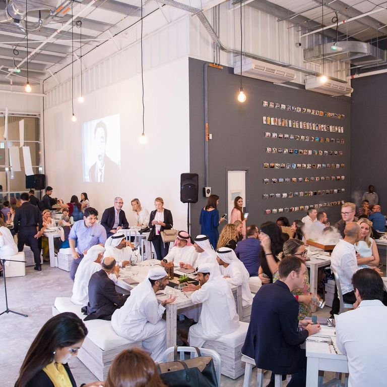 رحلات بالطائرة المائية لضيوف دبي السينمائي