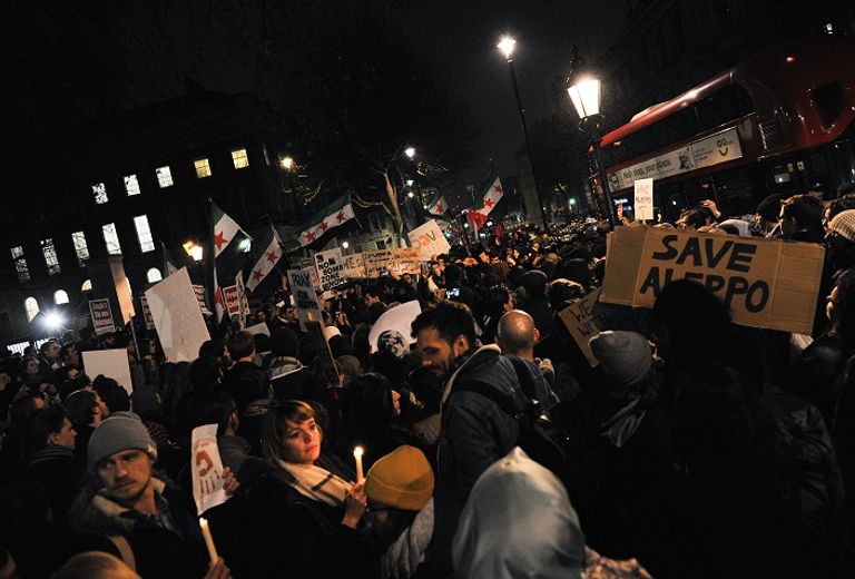 مدنيون فارون من نيران حلب