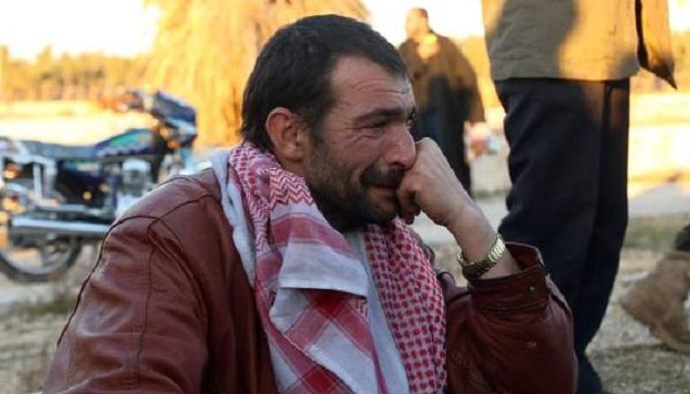 سوري يغادر حلب الشرقية 