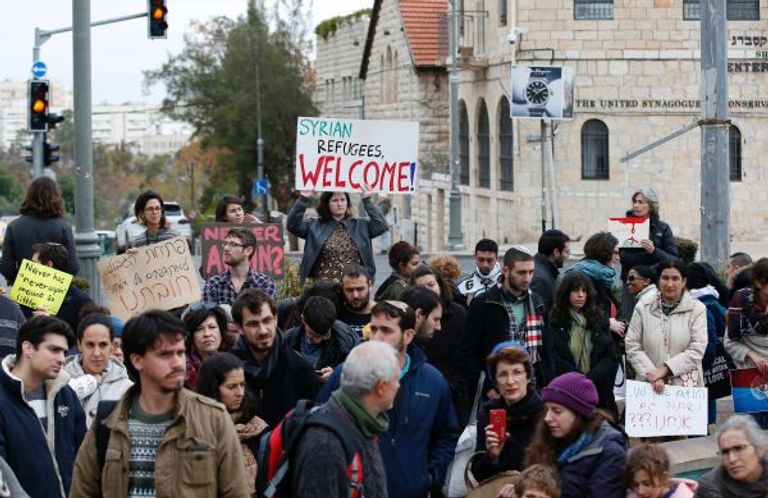 مسيرة رافضة لمجازر حلب بالقرب من مكتب نتنياهو