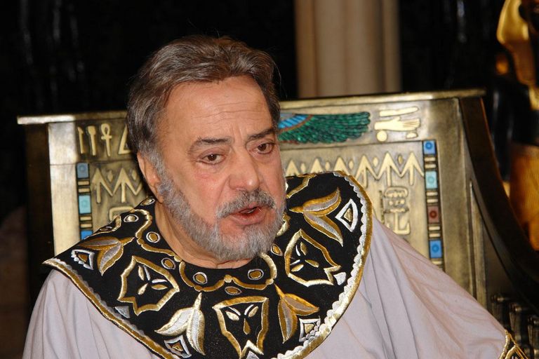 الأزمات الصحية تطارد الفنانين