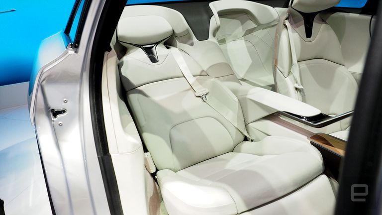 مقاعد تعكس الرفاهية للسيارة - موقع إنجادجيت سيارة لوسيد إير في أول عرض لها - موقع إنجادجيت
