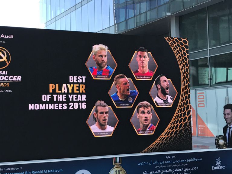 صلاح ومحرز وعموري