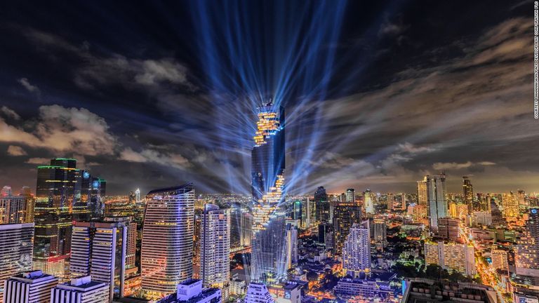 هل سبق لك أن صعدت لسطح ناطحة سحاب؟