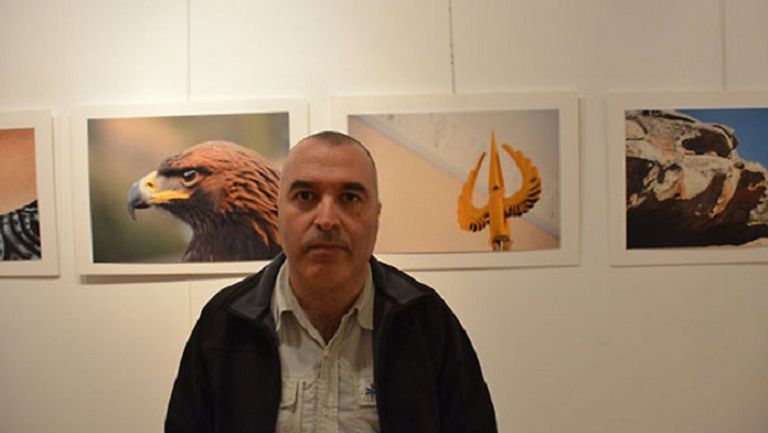 السفير الروسي يهدي الميدالية للمصور التركي