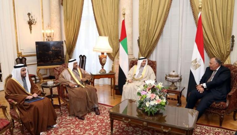 سامح شكري يستقبل أنور قرقاش بالقاهرة