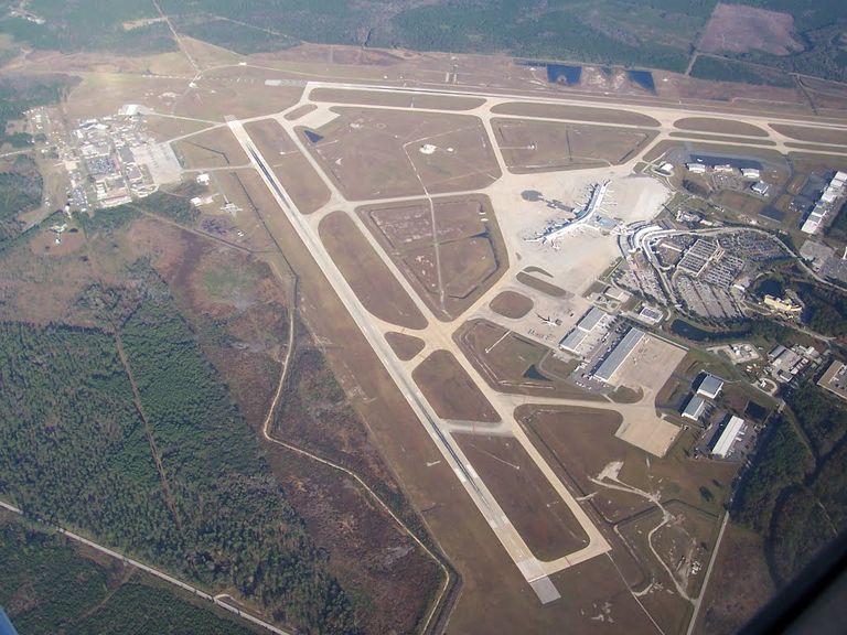 حركة الطيران في أمريكا الشمالية تتميز بالكثافة