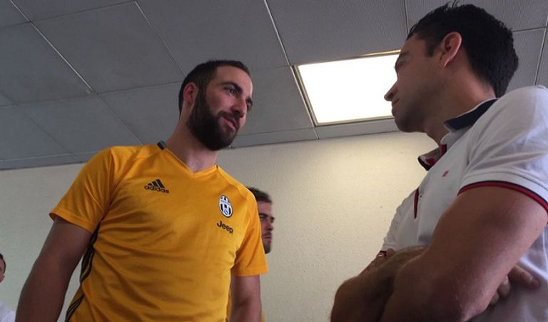 تشافي يزور يوفنتوس