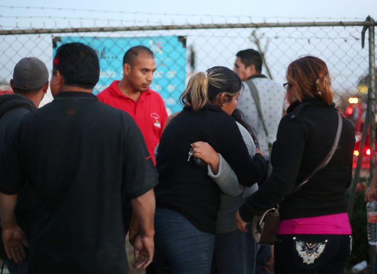 رجال الإطفاء في مكان الانفجار