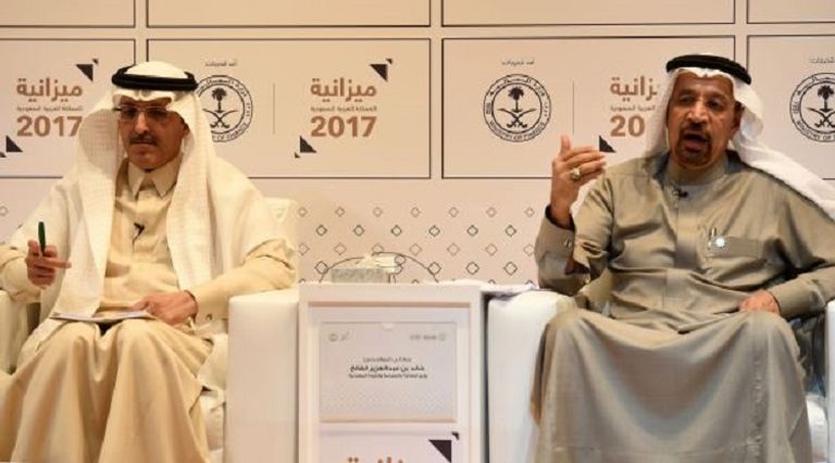 وزيرا المالية والطاقة السعوديين خلال مؤتمر صحفي وزير المالية السعودي