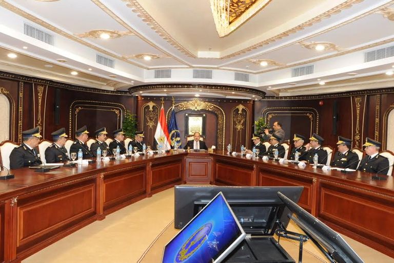 وزير الداخلية المصري ومساعدوه