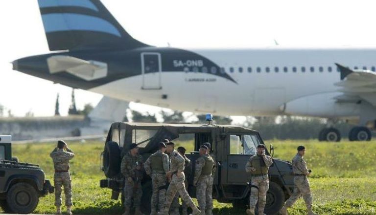 الطائرة الليبية بعد هبوطها في مالطا