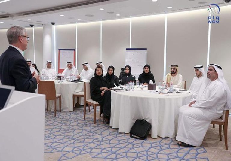 الشيخ محمد بن راشد آل مكتوم أثناء فعاليات الورشة