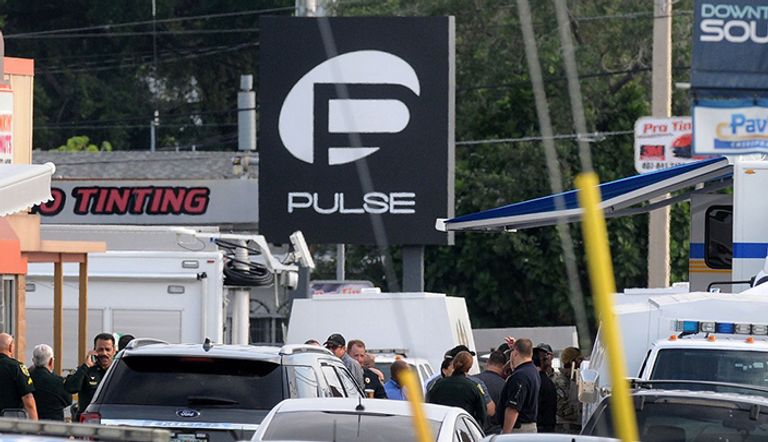 المسيحيون في مصر يتظاهرون ضد الإرهاب بعد هجوم الكنيسة (رويترز)