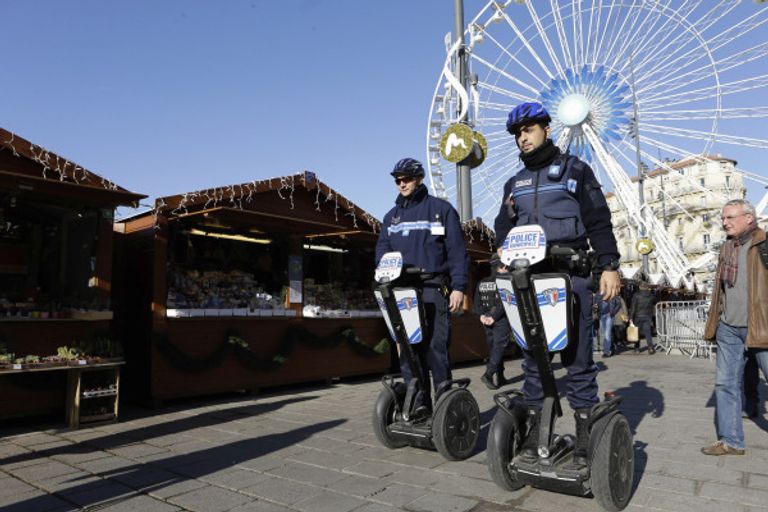 باريس.. انتشار أمني