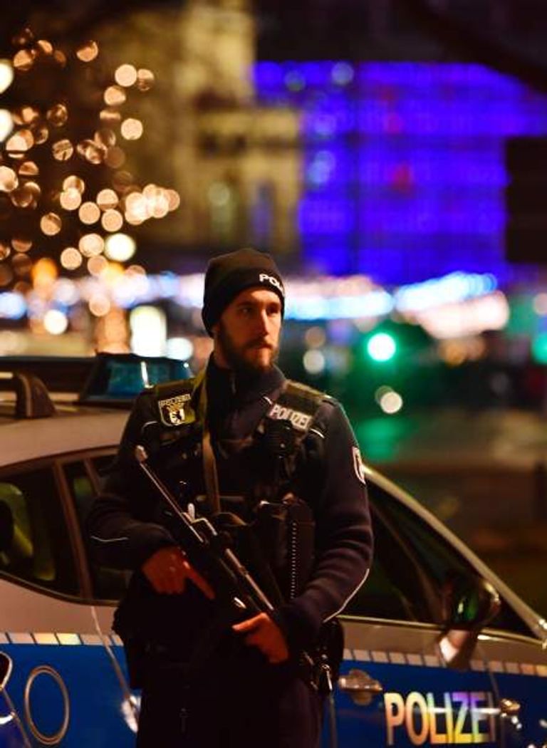 الشرطة الألمانية في موقع الهجوم الإرهابي