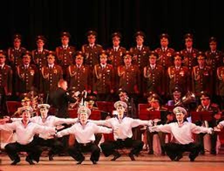 جانب من عروض الفرقة الروسية