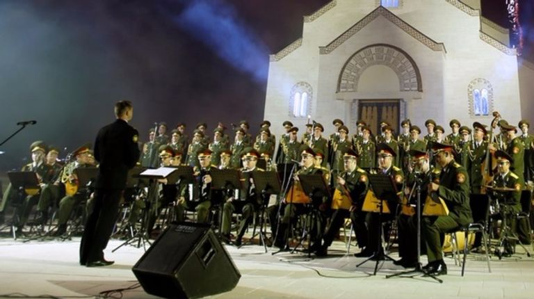 جانب من عروض الفرقة الروسية