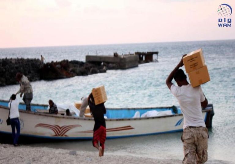 مساعدات إماراتية غذائية لسكان جزيرة ميون