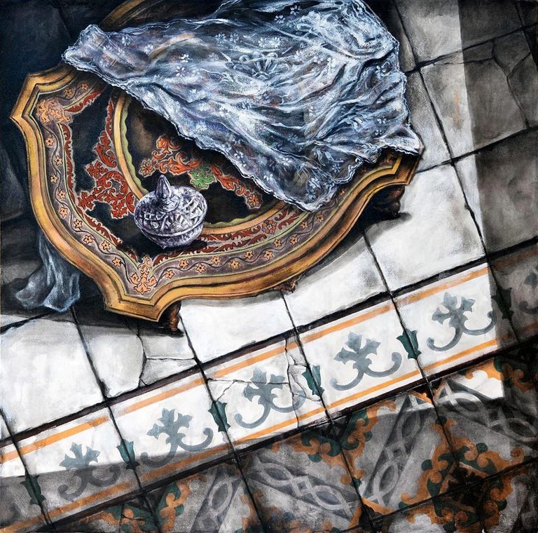 من لوحات المعرض