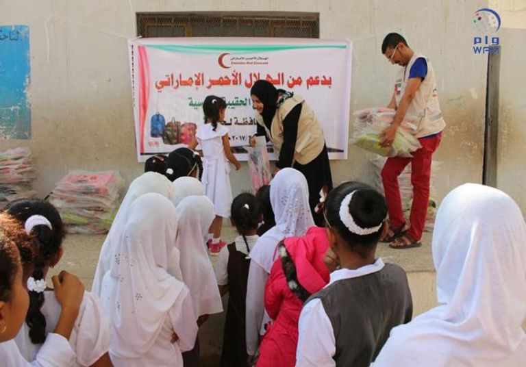 توزيع الحقيبة المدرسية بمحافظة لحج