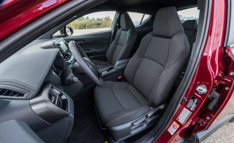 تويوتا C-HR الجديدة فئة الكروس أوفر - موقع كار أند درايفر