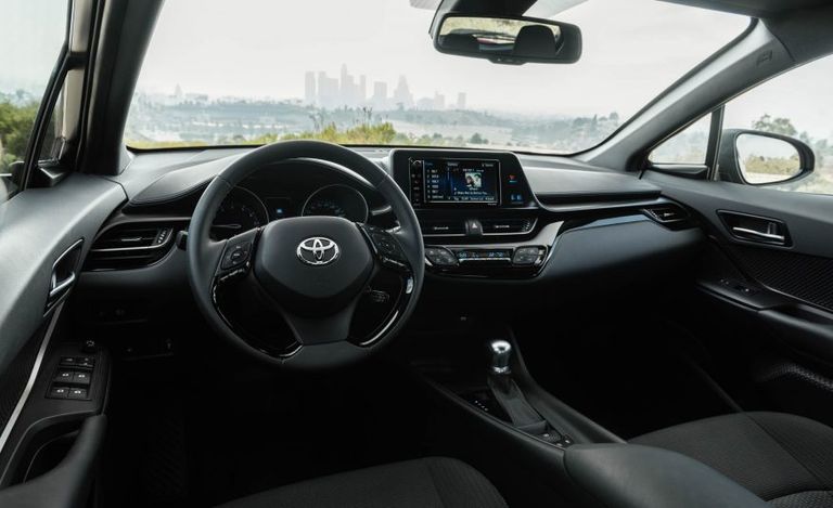 تويوتا C-HR الجديدة فئة الكروس أوفر - موقع كار أند درايفر