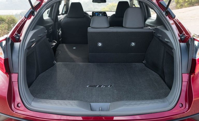 تويوتا C-HR الجديدة فئة الكروس أوفر - موقع كار أند درايفر