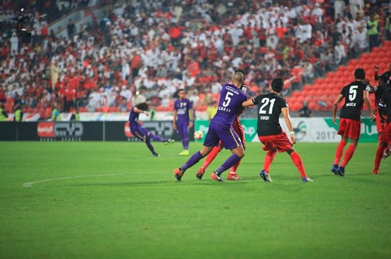 عموري يتألق