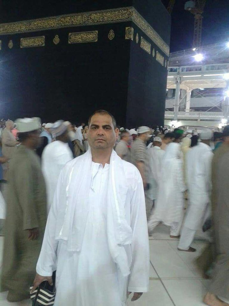 رشوة بالدولار واليورو والريال والجنيه