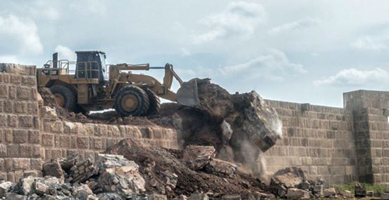 خلال تدمير بوابة المسقى