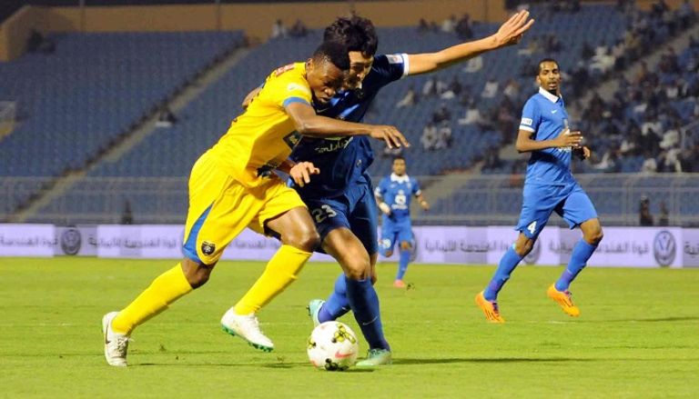 لقطة من مواجهة سابقة بين الهلال والتعاون