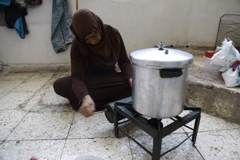 طفلة سورية بانتظار المساعدات